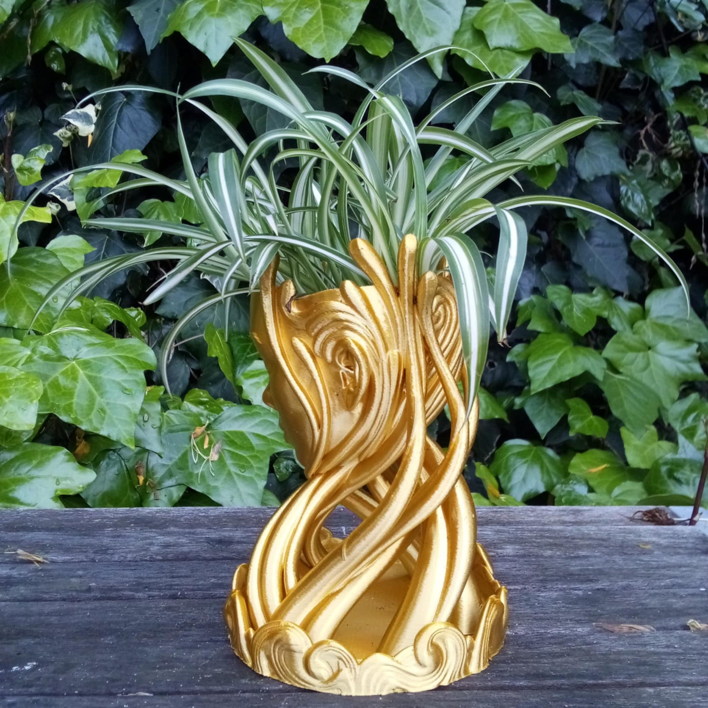 Aura Sculptural Plant Pot