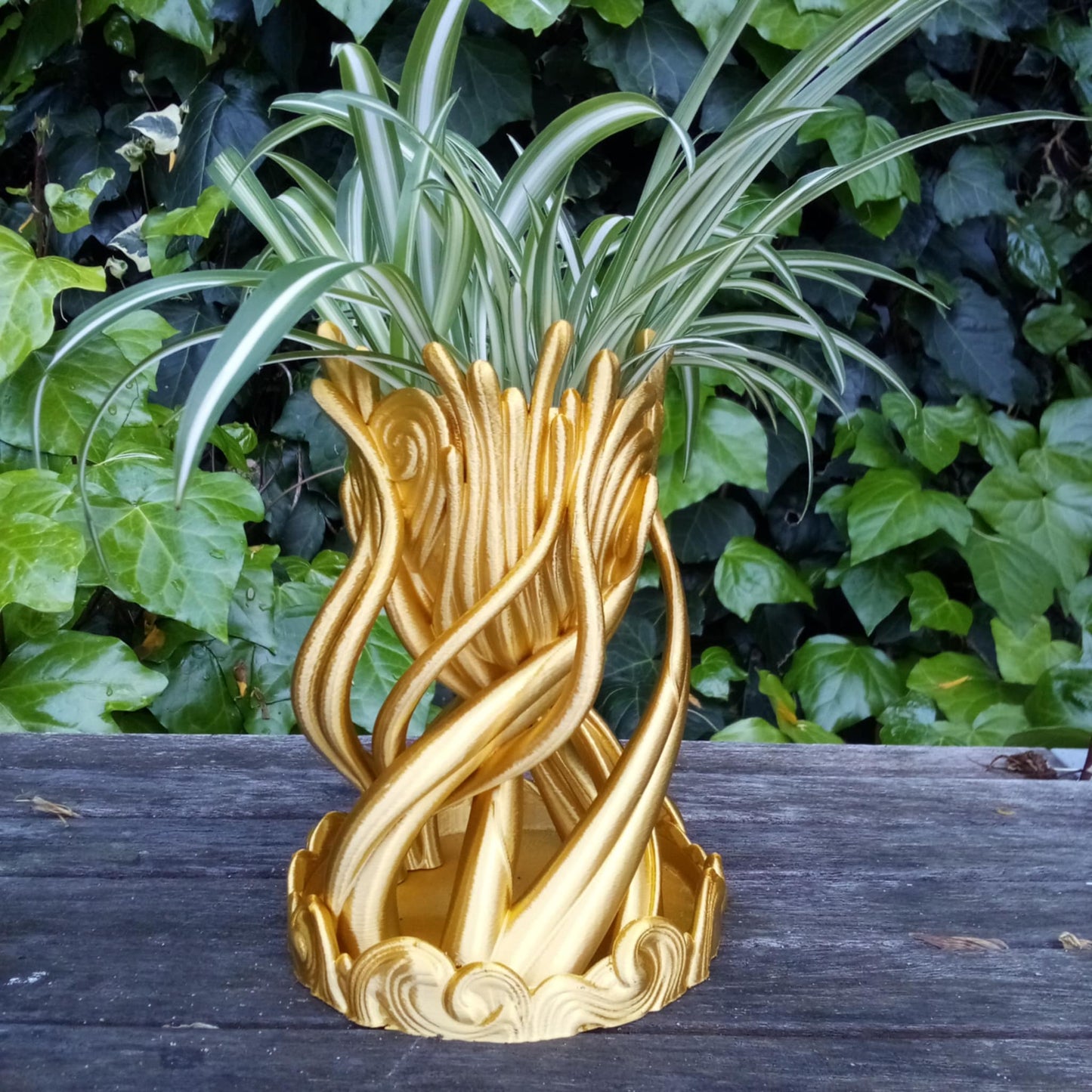 Aura Sculptural Plant Pot