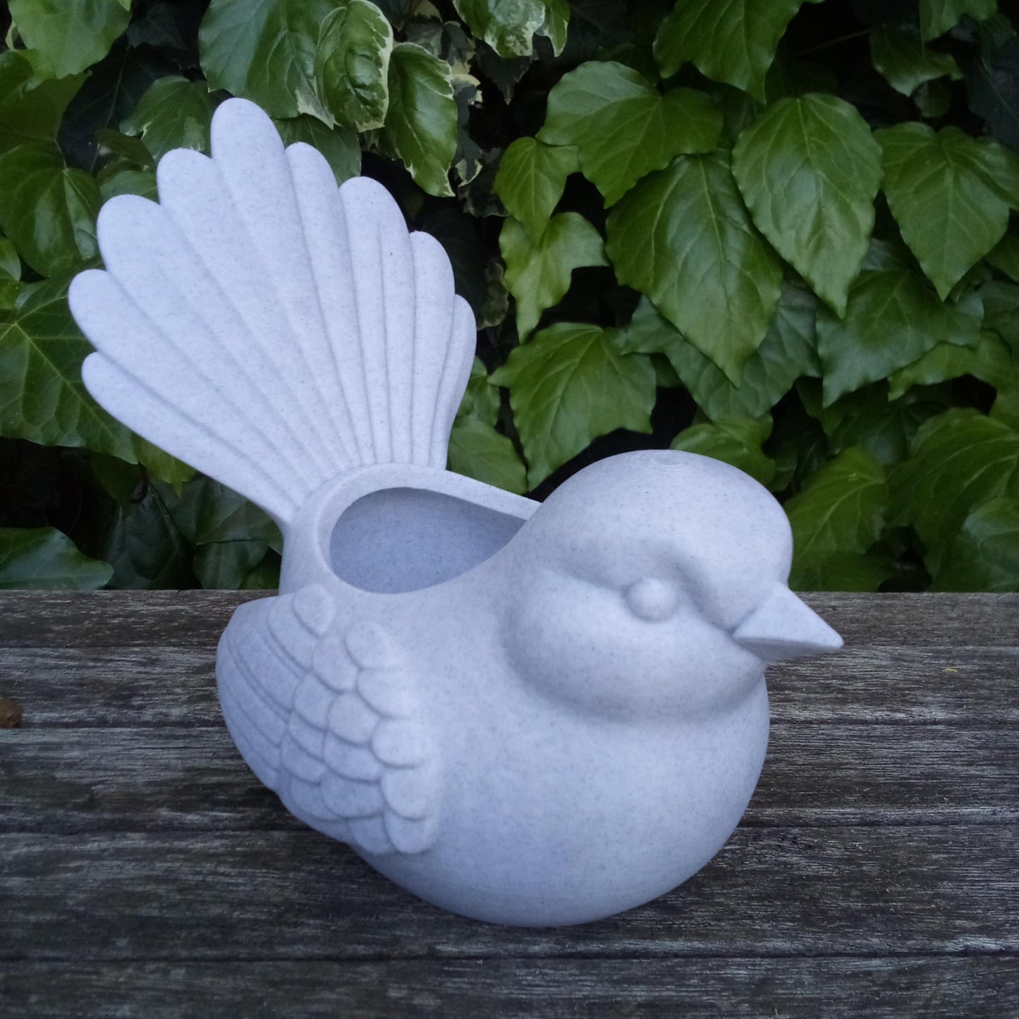 Fantail Plant Pot (with Drainage Hole)